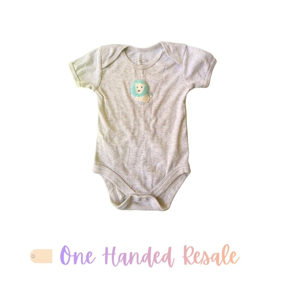 🦁 Rene Rofe Light Grey Comfy Baby Bodysuit Onesie w/ Lion Design Applique 6-9M